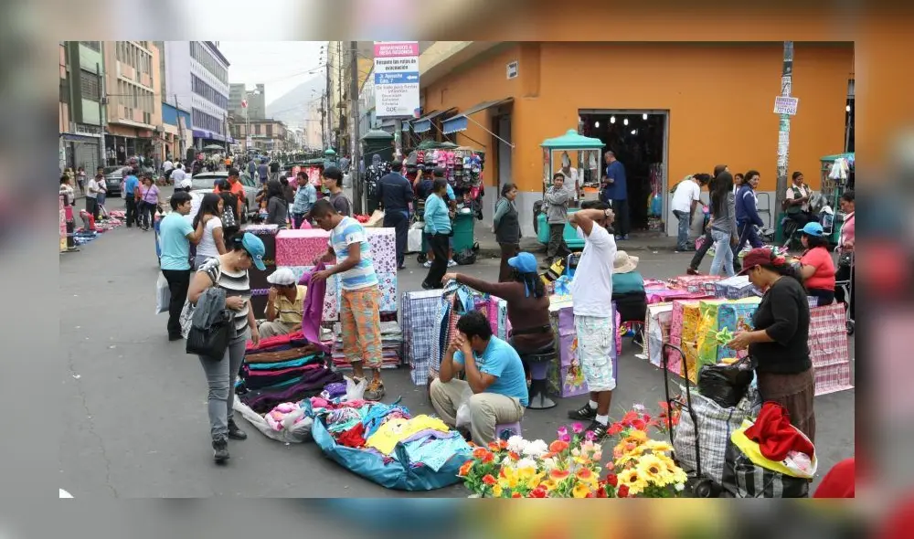 En el Perú, el estancamiento profesional asciende al 35%, uno de los mayores del mundo. Foto: Andina En el Perú, el estancamiento profesional asciende al 35%, uno de los mayores del mundo. Foto: Andina