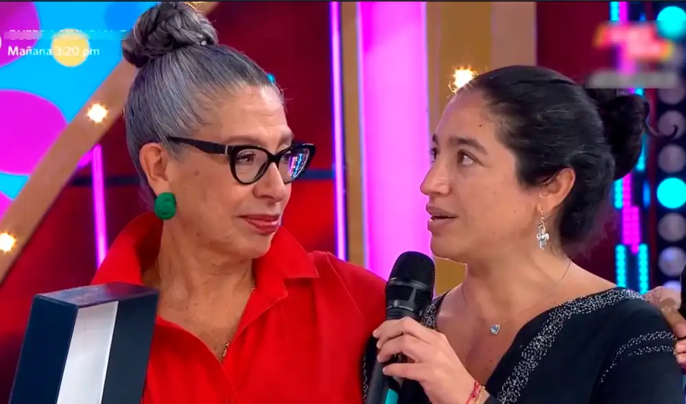 Adriana Álvarez sorprendió a su madre con bonito mensaje. Foto: captura de América TV. Video: América TV Adriana Álvarez sorprendió a su madre con bonito mensaje. Foto: captura de América TV. Video: América TV