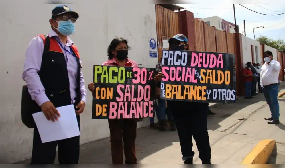 Reclamo. Por años docentes vienen protestando por el pago de la deuda social y que haya transparencia en listados. Foto: La República