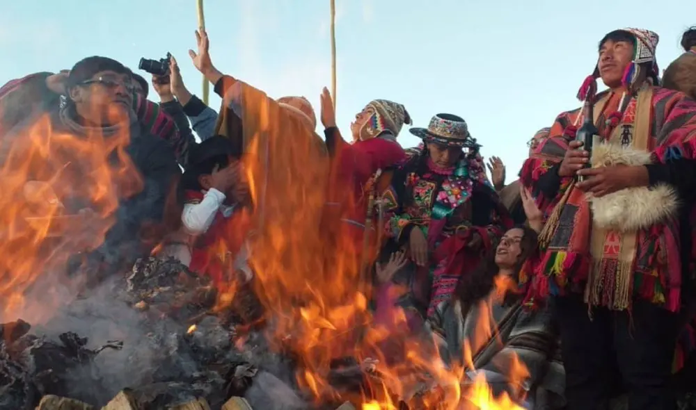 Recibimiento del Año Nuevo Andino se realiza con rituales. Foto: Andina Recibimiento del Año Nuevo Andino se realiza con rituales. Foto: Andina