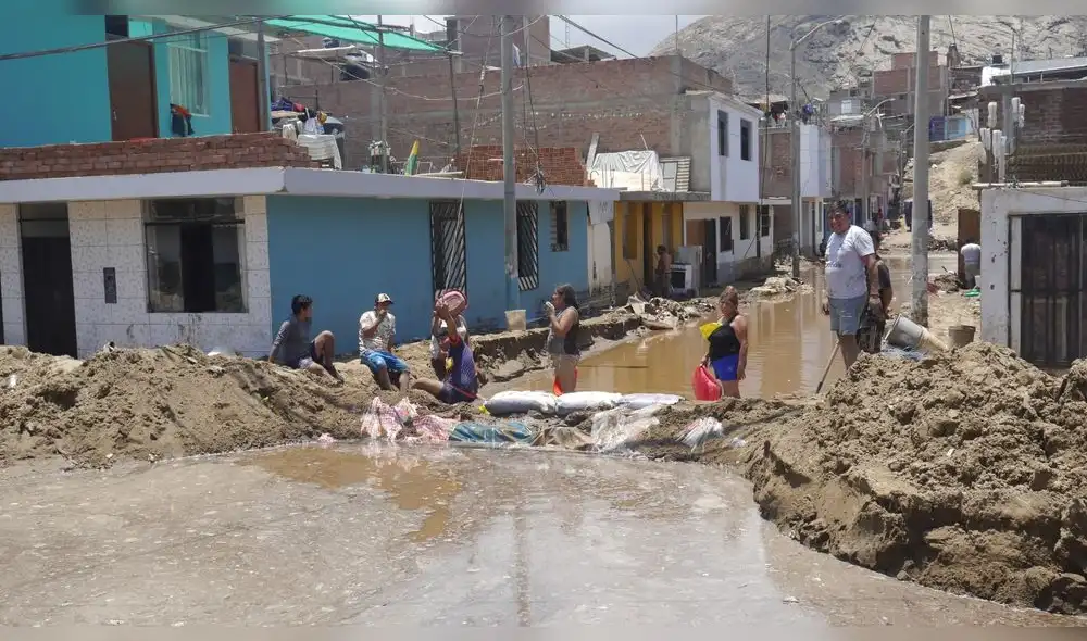 Las inundaciones por lluvias de "El Niño" dejaron miles de afectados y damnificados. Foto: URPI/LR Las inundaciones por lluvias de "El Niño" dejaron miles de afectados y damnificados. Foto: URPI/LR