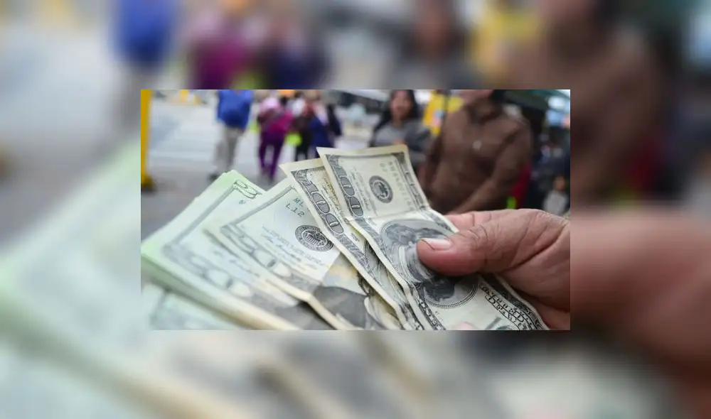 La moneda estadounidense en el mercado paralelo cotizaba en S/3,620 la compra y S/3,650 la venta. Foto: Andina