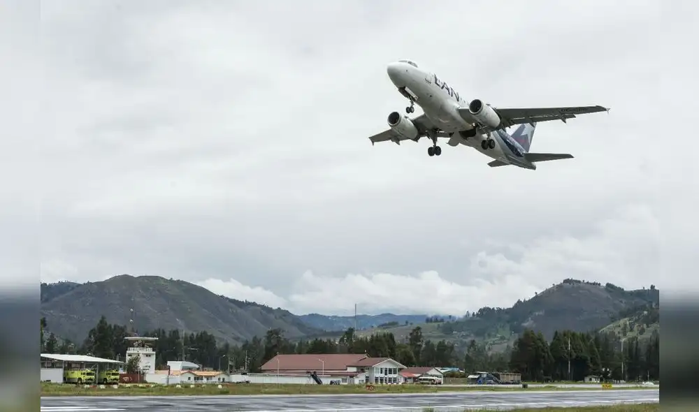 De cada US$100 que produce de forma directa el transporte aéreo, se producen cerca de US$325 en otros sectores, según IATA. Foto: Andina