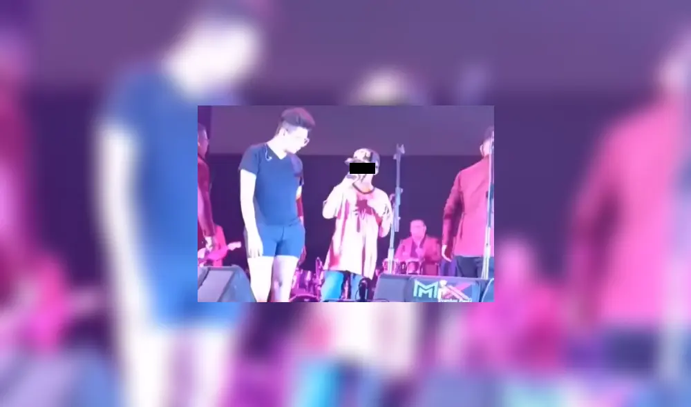 Bryan Arámbulo dio la oportunidad de cantar al menor. Foto y video: Canal 39 TV Cañete Bryan Arámbulo dio la oportunidad de cantar al menor. Foto y video: Canal 39 TV Cañete