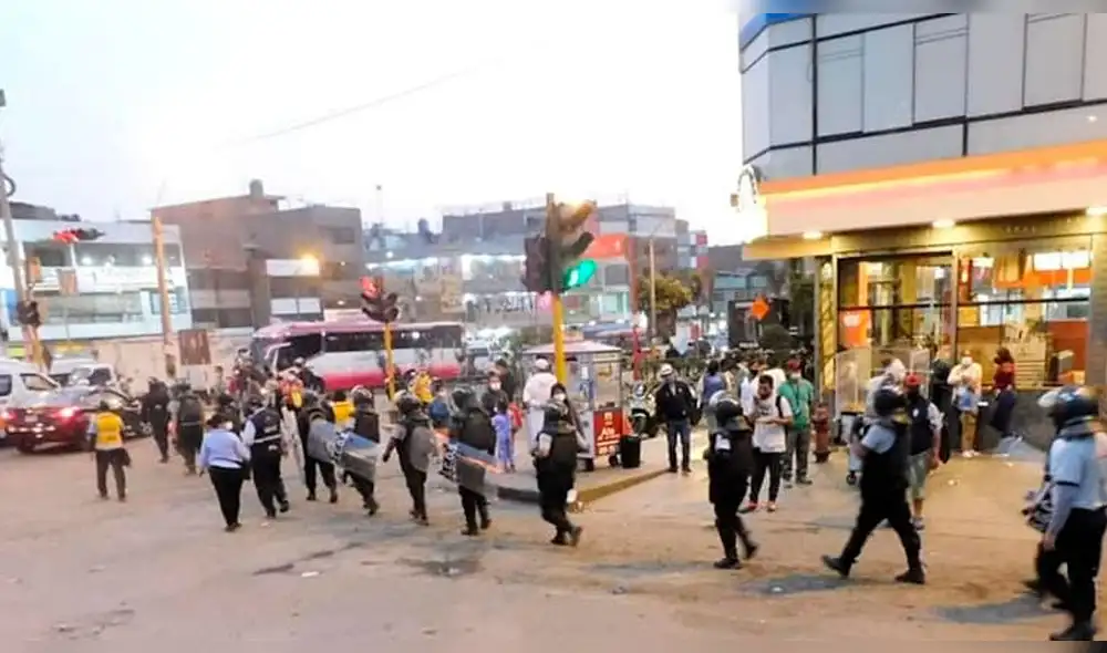 Alcalde Vidal aseguró que su gestión erradicará el comercio ambulatorio de la zona de Tagore en Ate. Foto: Municipalidad de Ate Alcalde Vidal aseguró que su gestión erradicará el comercio ambulatorio de la zona de Tagore en Ate. Foto: Municipalidad de Ate