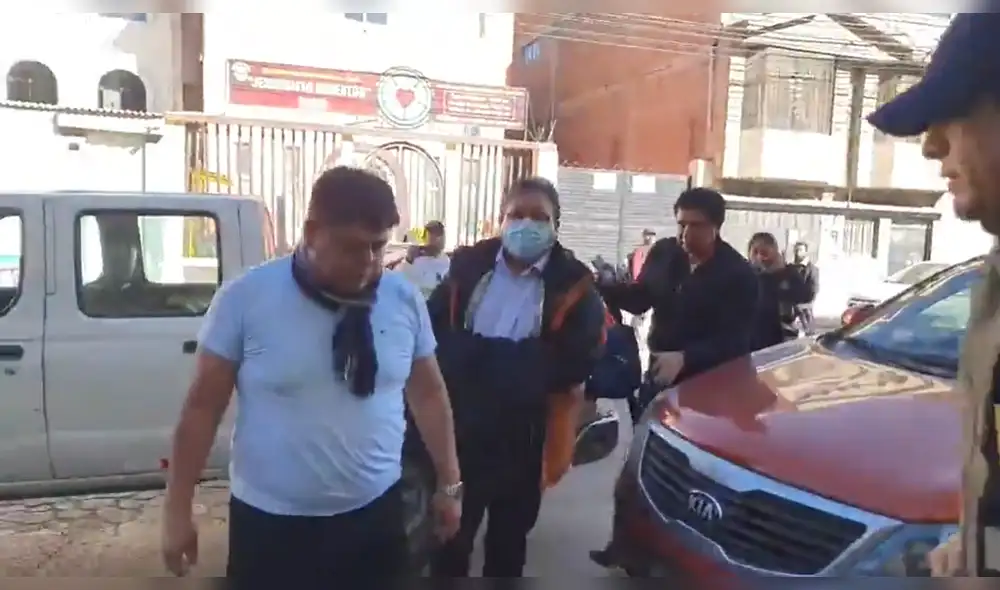 Jorge Luis Flores Ancachi llegó esposado a la sede del Poder Judicial en Puno. Foto: captura Kleber Sánche/La República