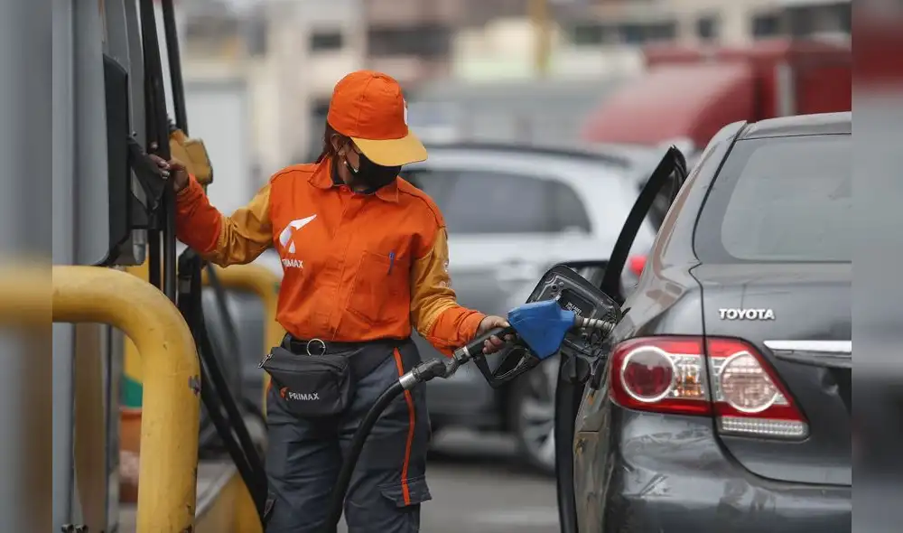 El precio de referencia del gasohol regular cayó de S/8,92 a S/8,55 el galón. Foto: Andina El precio de referencia del gasohol regular cayó de S/8,92 a S/8,55 el galón. Foto: Andina