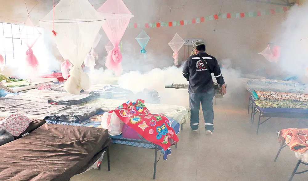 Apoyo. Fumigadores del Minsa apoyan a Gobiernos regionales. Foto: difusión