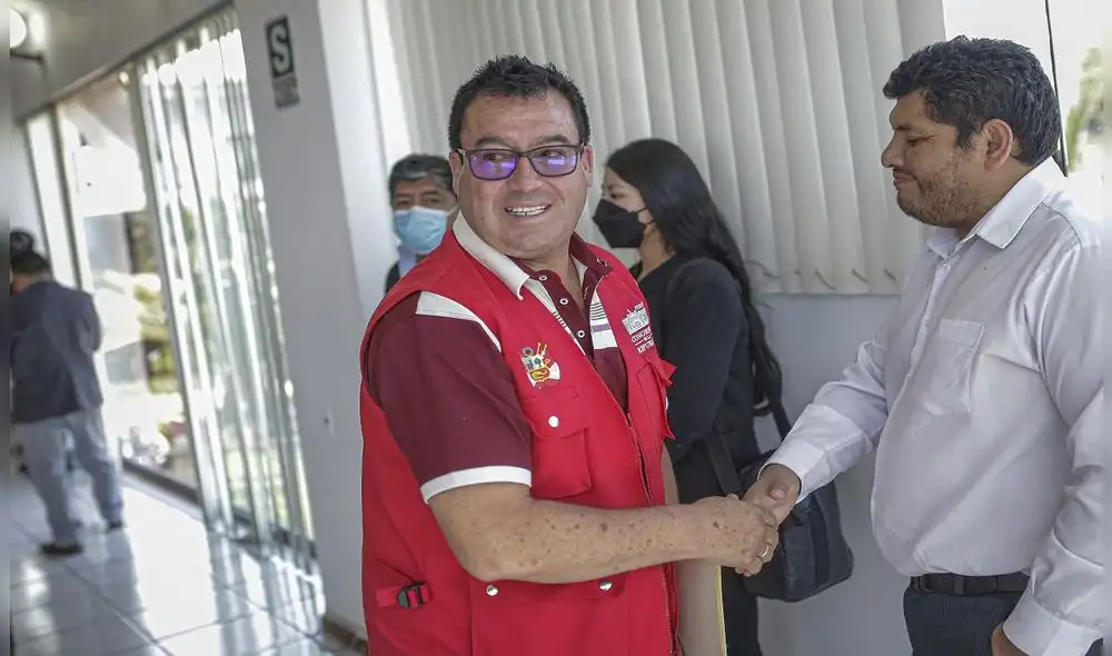 Congresista Martínez es cuestionado por un sector de la población de Arequipa. Foto: Rodrigo Talavera/ La República