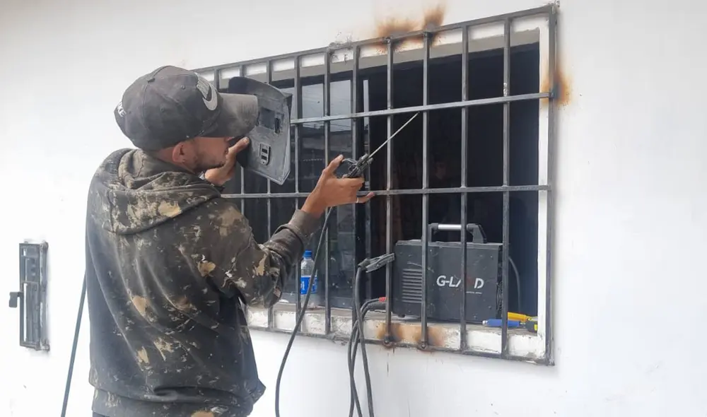Ciudadanos ya no saben cómo proteger sus viviendas frente a la inseguridad ciudadana. Foto y video: Rosario Rojas/La República