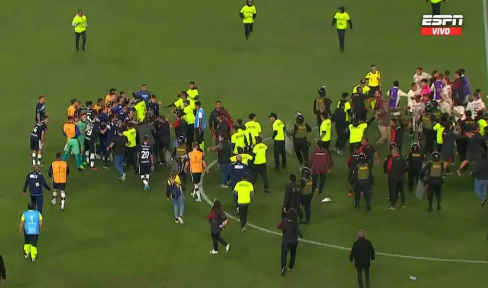 Universitario clasificó a los play-offs de la Sudamericana. Foto y video: ESPN Universitario clasificó a los play-offs de la Sudamericana. Foto y video: ESPN