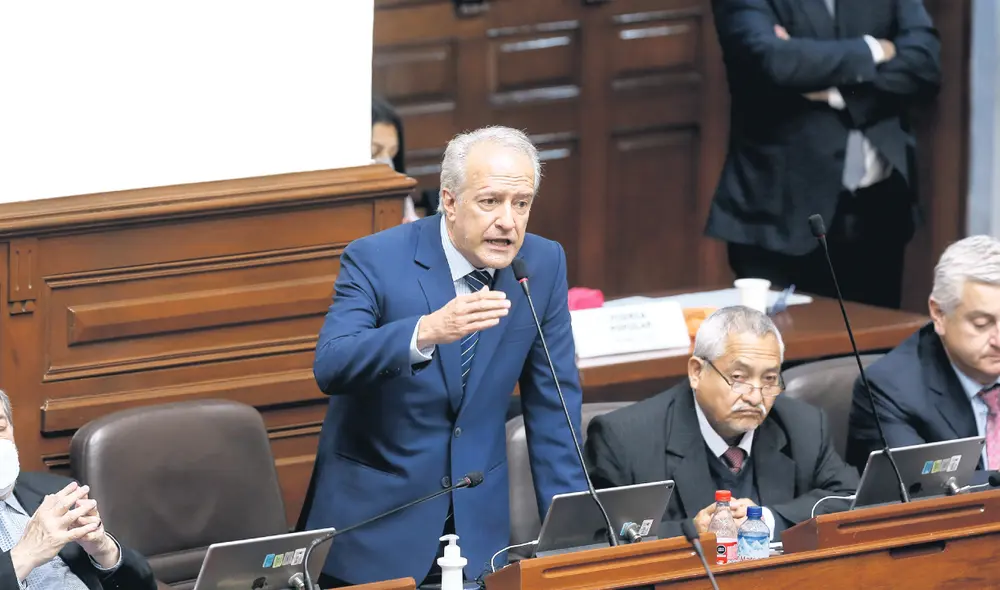 Cercanías. Hernando Guerra intentó concretar la aprobación de una ley que permite a Nelson Shack mantenerse en el cargo. Foto: Antonio Melgarejo/La República