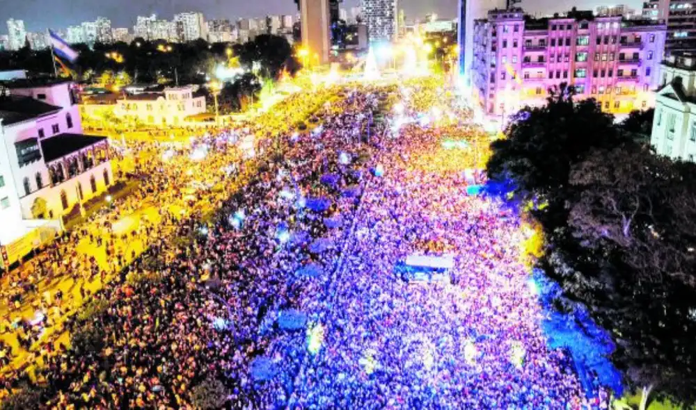 Multitud. El fin de fiesta congregó a jóvenes y adultos. Los organizadores señalan que hubo más de 10,000 participantes. Foto: Ojo Público/Renato Pajuelo