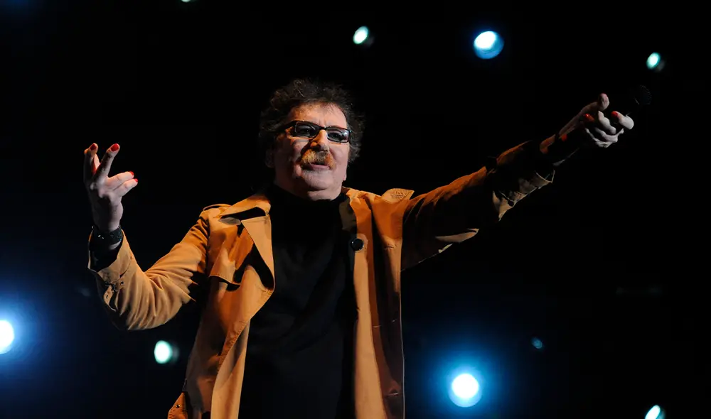 La leyenda viva del rock argentino, de 71 años, tiene una dolencia en la cadera que le impide desplazarse por su cuenta. Foto: AFP