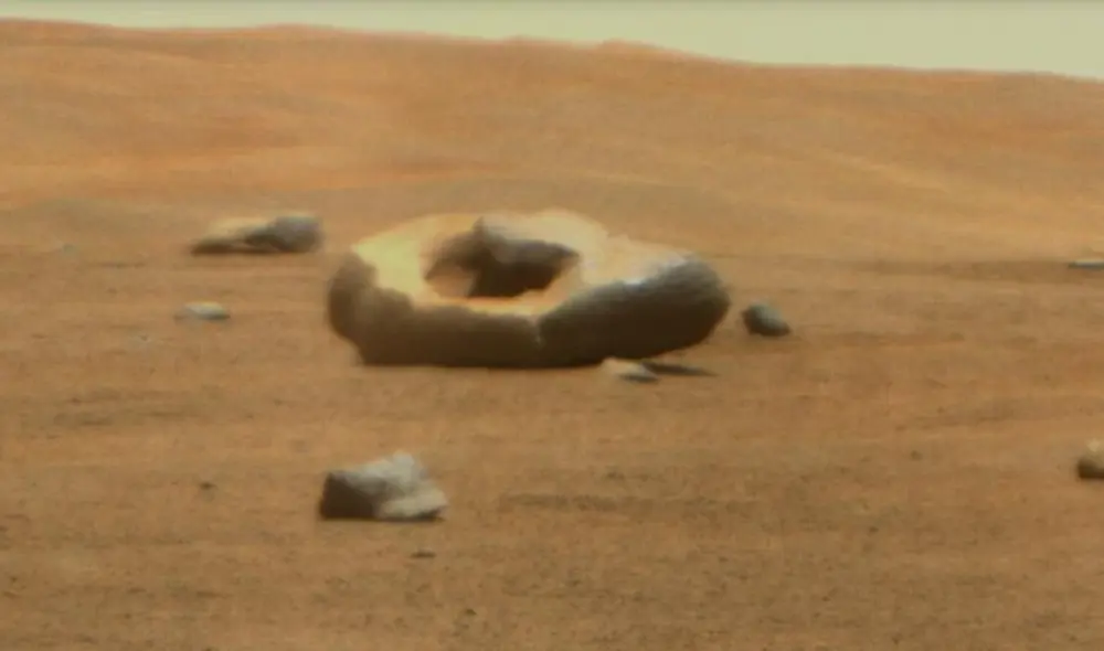 La NASA encuentra una roca agujereada en Marte: expertos creen que ...