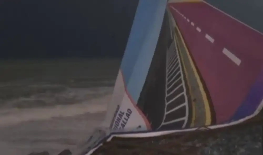 Oleajes anómalos en el mar del Callao. Foto: captura Latina Noticias Oleajes anómalos en el mar del Callao. Foto: captura Latina Noticias