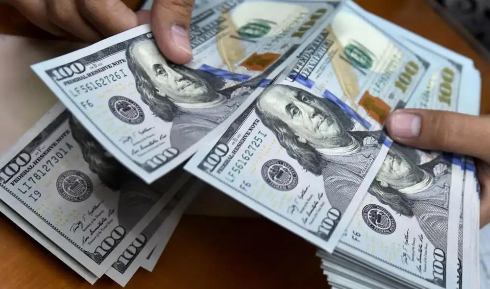 El billete verde en el mercado paralelo cotizaba en S/3,630 la compra y S/3,655 la venta. Foto: Andina
