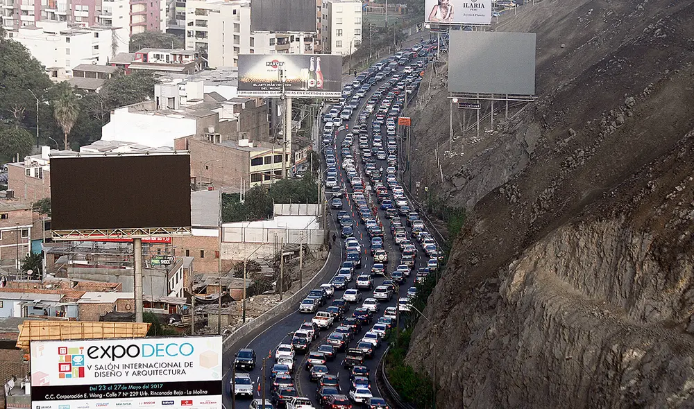 Congestión. Vecinos de La Molina demoran dos horas para salir o entrar al distrito en hora punta. Pero se oponen a peaje caro. Foto: difusión Congestión. Vecinos de La Molina demoran dos horas para salir o entrar al distrito en hora punta. Pero se oponen a peaje caro. Foto: difusión