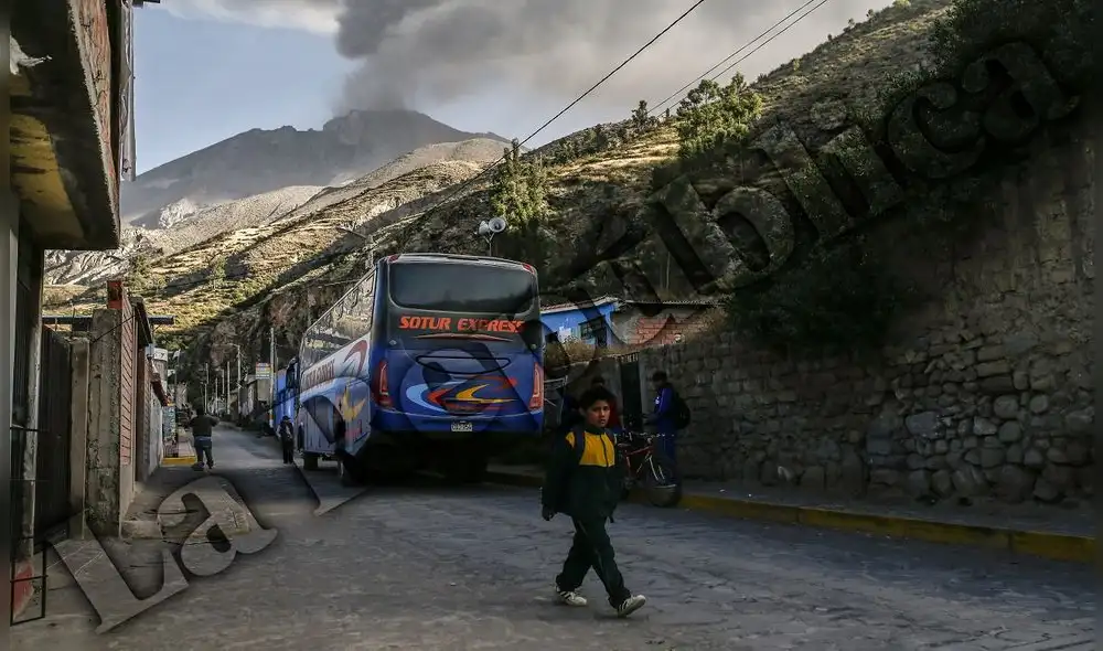 Gobernadora sostuvo que analizan adelantar vacaciones de mitad de año para protegerlos. Centro de salud está en alerta. Foto: Rodrigo Talavera/ La República