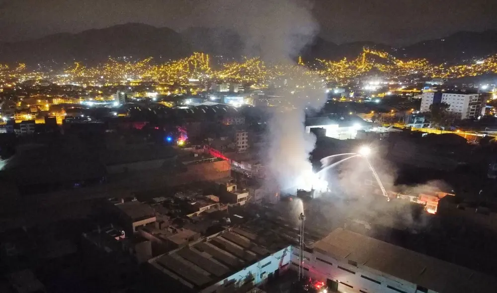 El siniestro en almacén de Pionier es de grado 3. Foto: Andina