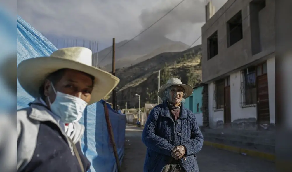 Población debe cuidarse. Partículas alcanzaron 37 kilómetros, lejos del cráter del volcán. Especialistas advierten daños. Foto: Rodrigo Talavera/La República