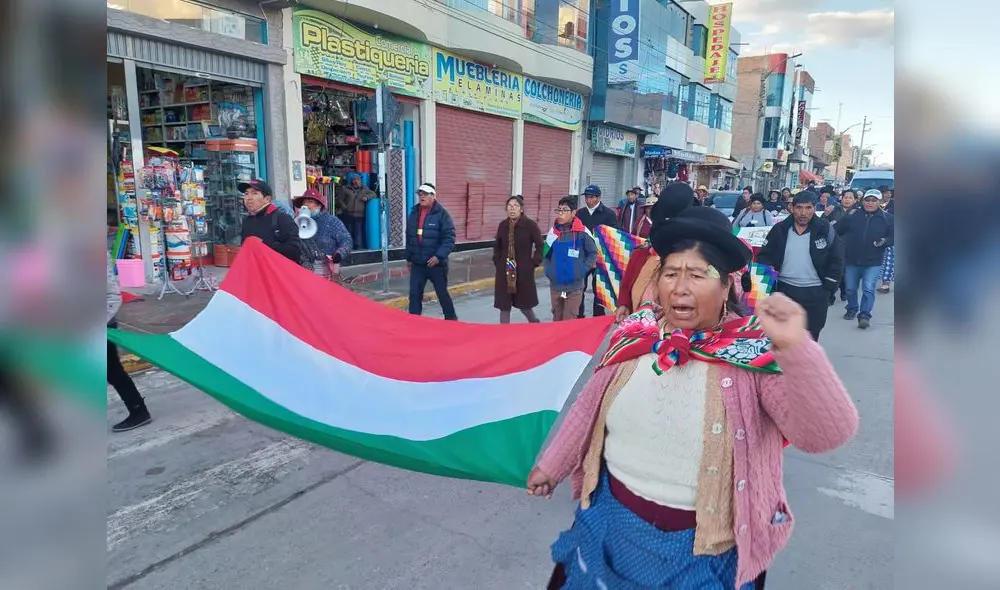 Protestas. Dirigentes de Puno se reunieron en un coliseo de Macusani para definir medidas de fuerza contra el gobierno. Foto: La República