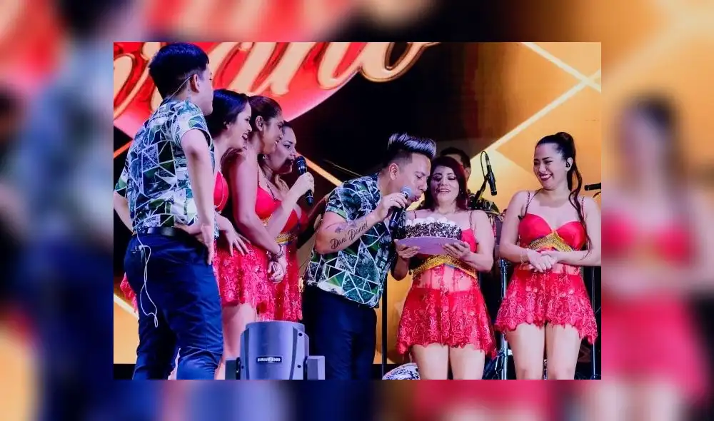 Intérpretes sorprendieron a animador. Foto: Corazón Serrano | Video: Radio La Fuerte Pega Bien