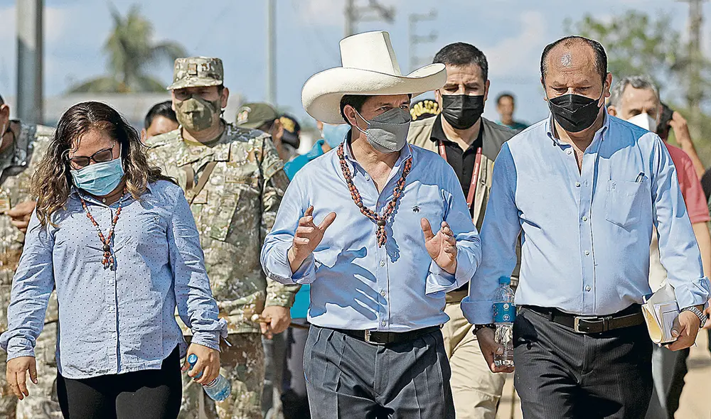 Viajera. La congresista Francis Paredes junto al expresidente Castillo y al exministro Silva en uno de los viajes presidenciales a Purús. Paredes registra 5 vuelos. Foto: difusión