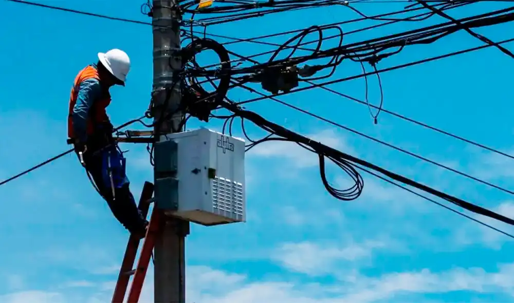 El muchacho recibió una descarga de 23.000 voltios. Foto: Plumas Atómicas