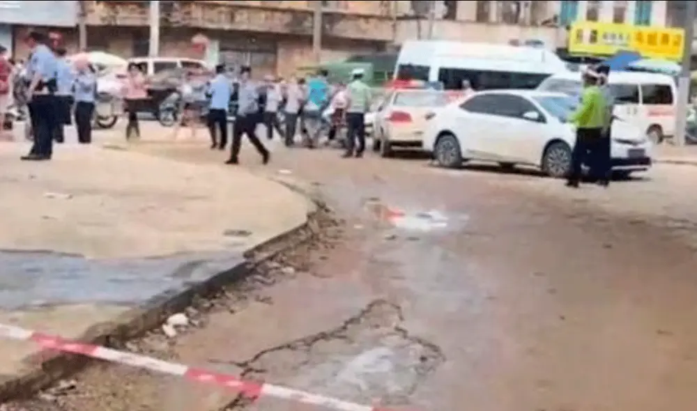 Se registró la muerte de 6 personas y una resultó herida esta mañana en un apuñalamiento en una guardería de la localidad china de Hengshan. Foto y video: El País Se registró la muerte de 6 personas y una resultó herida esta mañana en un apuñalamiento en una guardería de la localidad china de Hengshan. Foto y video: El País