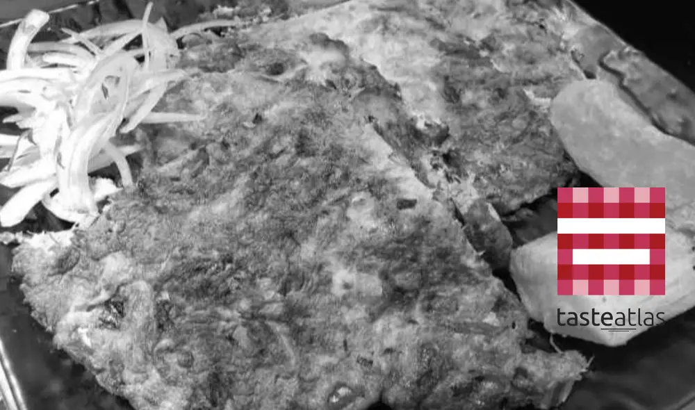 La tortilla de raya se hace a base de tiras de raya, ajo y huevos. Foto: composición LR/Jamea Perú/Taste Atlas La tortilla de raya se hace a base de tiras de raya, ajo y huevos. Foto: composición LR/Jamea Perú/Taste Atlas