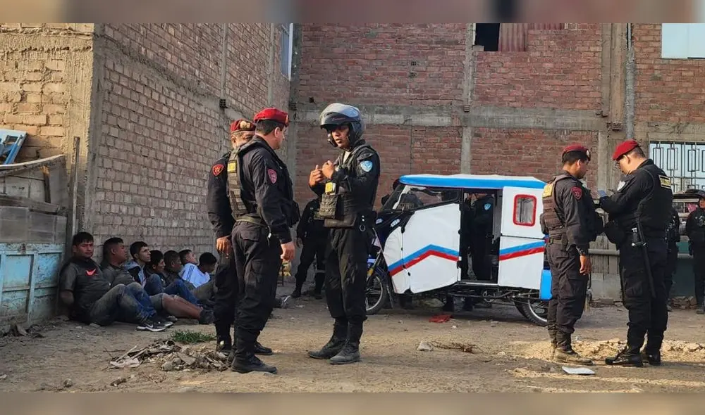 Los familiares se mostraron indignados por la irrupción en el velorio. Foto: La República