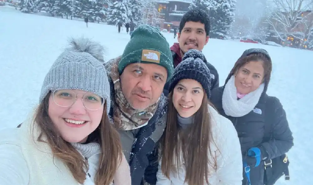Cinco turistas mexicanos y un piloto murieron al estrellarse el helicóptero en el que viajaban cerca del Everest en Nepal. Foto: El Universal - Video: Excélsior TV Cinco turistas mexicanos y un piloto murieron al estrellarse el helicóptero en el que viajaban cerca del Everest en Nepal. Foto: El Universal - Video: Excélsior TV