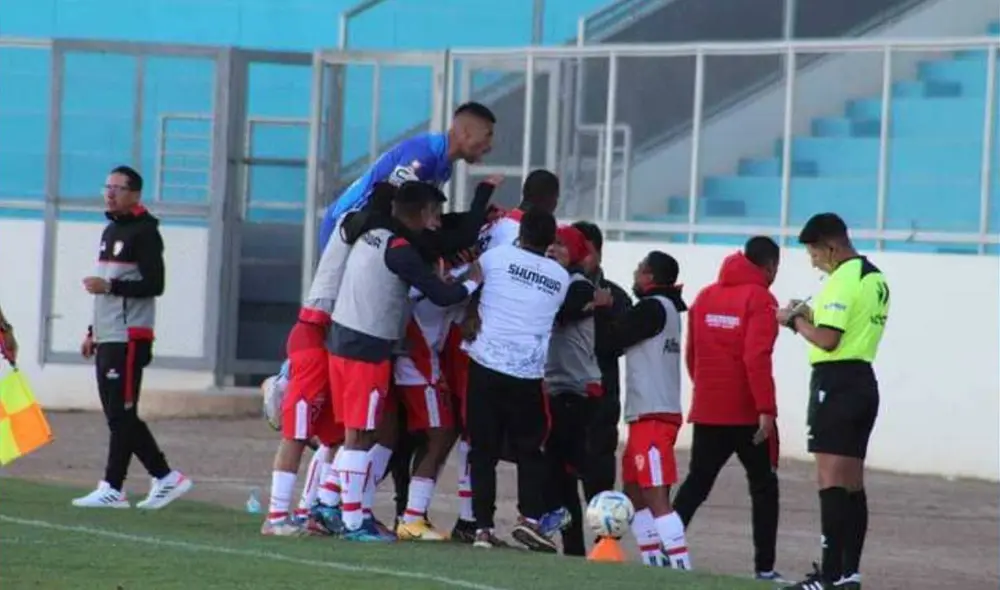Alfonso Ugarte lucha por el ascenso para la primera división. Foto: composición/La República. Alfonso Ugarte lucha por el ascenso para la primera división. Foto: composición/La República.