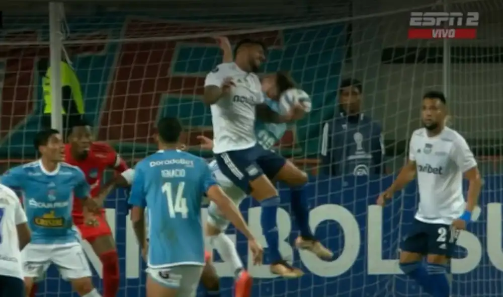Sporting Cristal perdió 1-0 con Emelec en el Estadio Nacional. Foto: captura/ESPN - Video: ESPN Sporting Cristal perdió 1-0 con Emelec en el Estadio Nacional. Foto: captura/ESPN - Video: ESPN