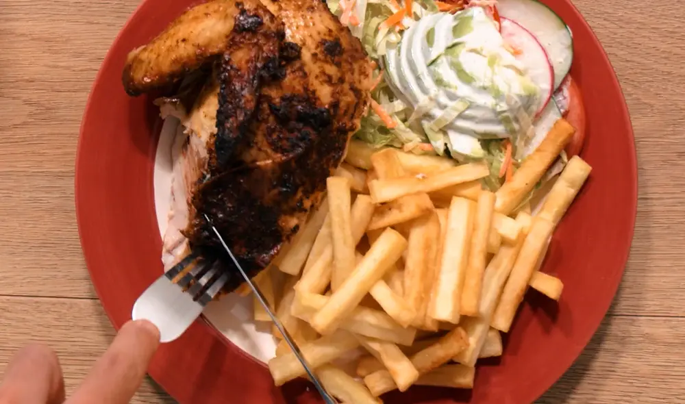 A pesar que es trabajoso, puedes preparar de una manera bien fácil el pollo a la brasa. Foto: Buenazo