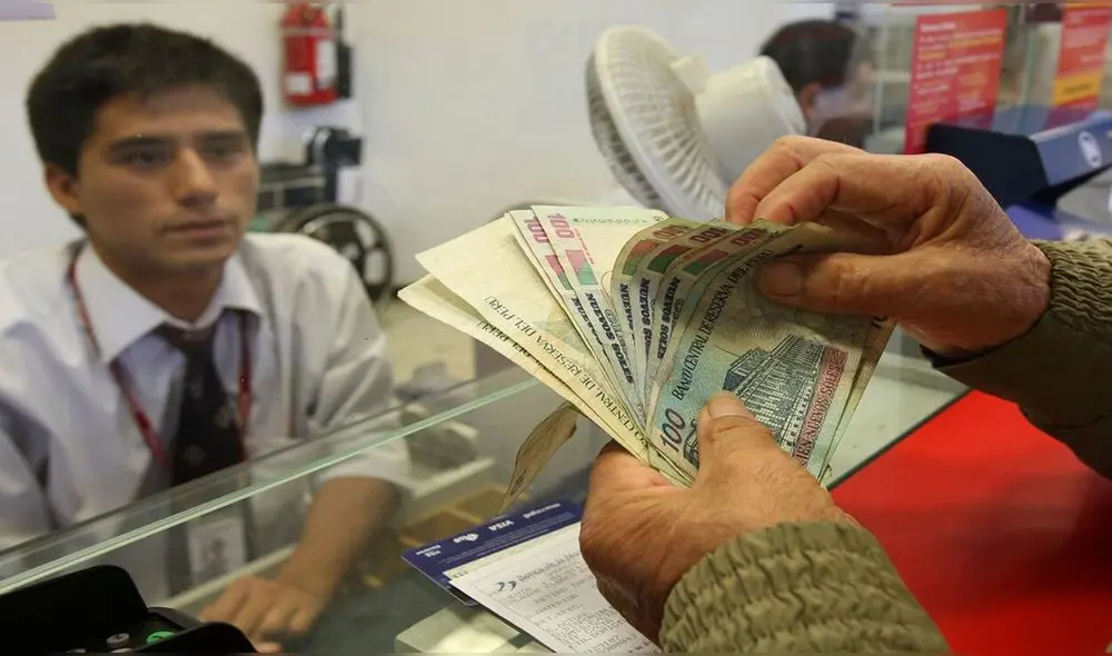 El Ministerio de Economía hizo oficial el pago de aguinaldo que se entregará por única vez en julio del 2023. Foto: Andina