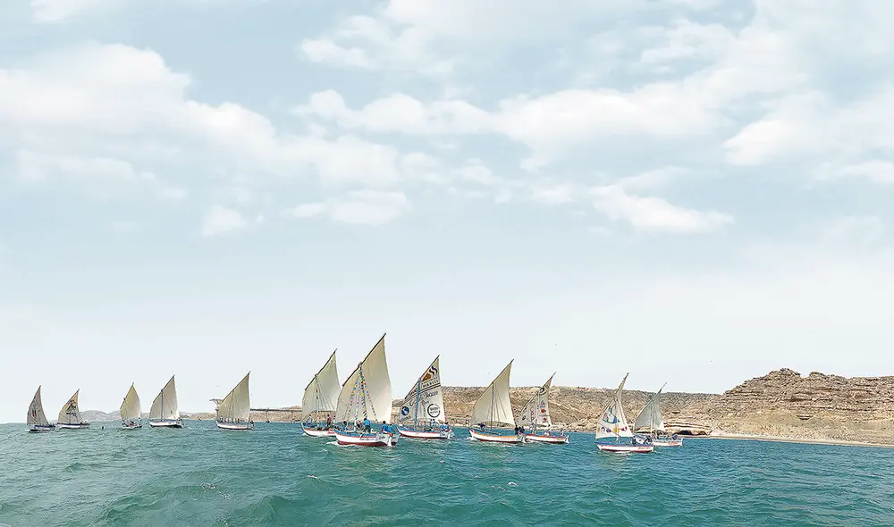 El combustible es el viento. La vela es un medio de vida para los pescadores artesanales de Cabo Blanco, que les brinda el sustento diario. Foto: H2Oceanos El combustible es el viento. La vela es un medio de vida para los pescadores artesanales de Cabo Blanco, que les brinda el sustento diario. Foto: H2Oceanos