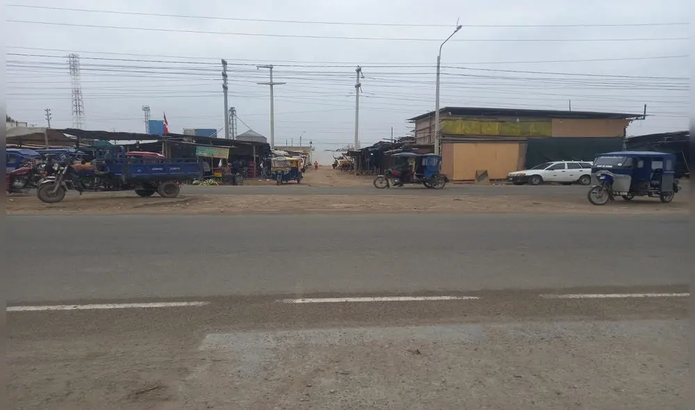 Comerciantes están asentados debajo de línea de alta tensión. Foto: La República/video: La República