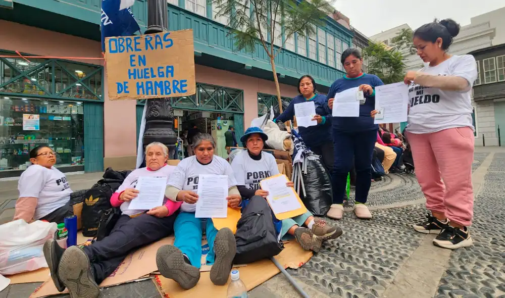 Entre las protestantes se encuentra una mujer en estado de gestación. Foto: María Pía Ponce - La República Entre las protestantes se encuentra una mujer en estado de gestación. Foto: María Pía Ponce - La República