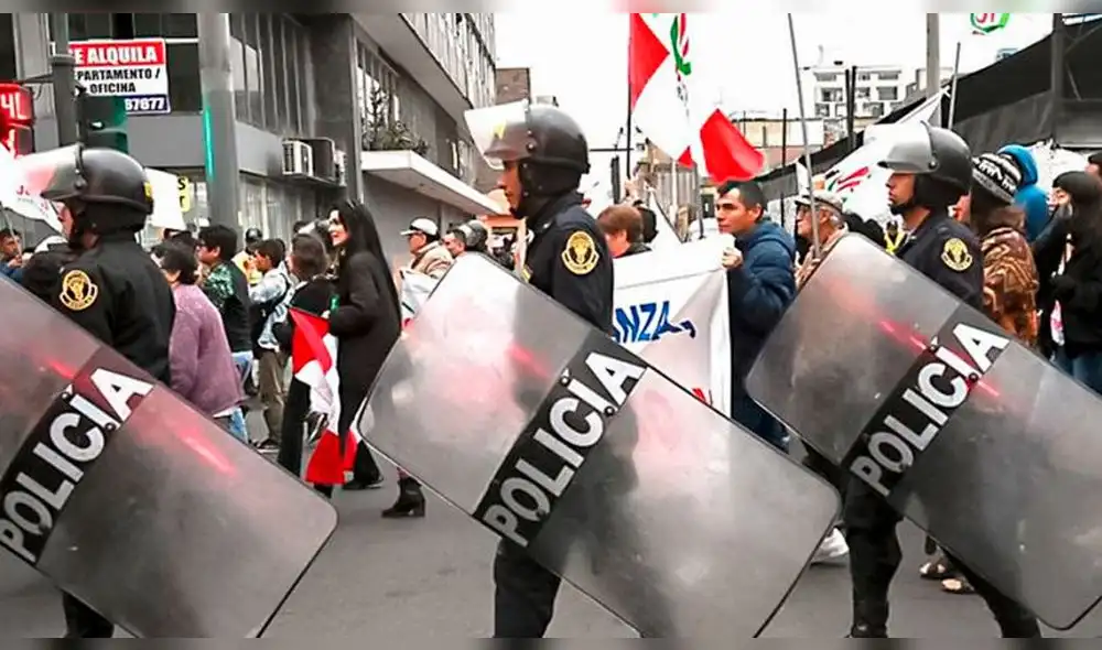 Efectivos portarán escopetas con balas de goma en la 'Tercera toma de Lima'. Foto: El Peruano