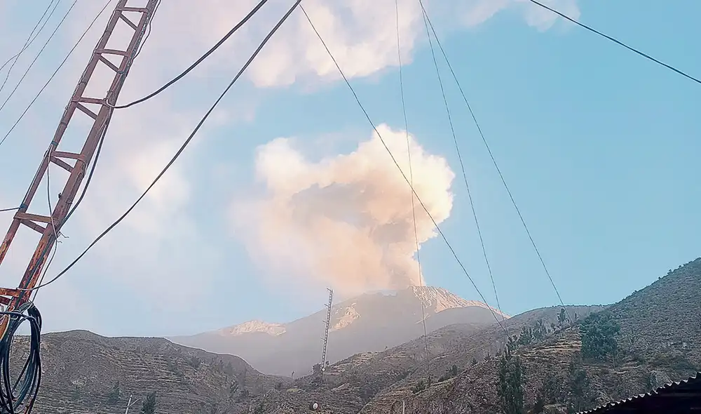 Imponente. El volcán Ubinas es uno de los más activos del Perú. Las zonas cercanas en riesgo. Foto: difusión