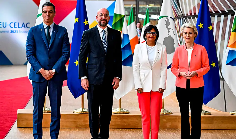 Delcy Rodríguez participa de la cumbre pese a estar incluida en la lista de sancionados del bloque europeo. Foto: AFP Delcy Rodríguez participa de la cumbre pese a estar incluida en la lista de sancionados del bloque europeo. Foto: AFP