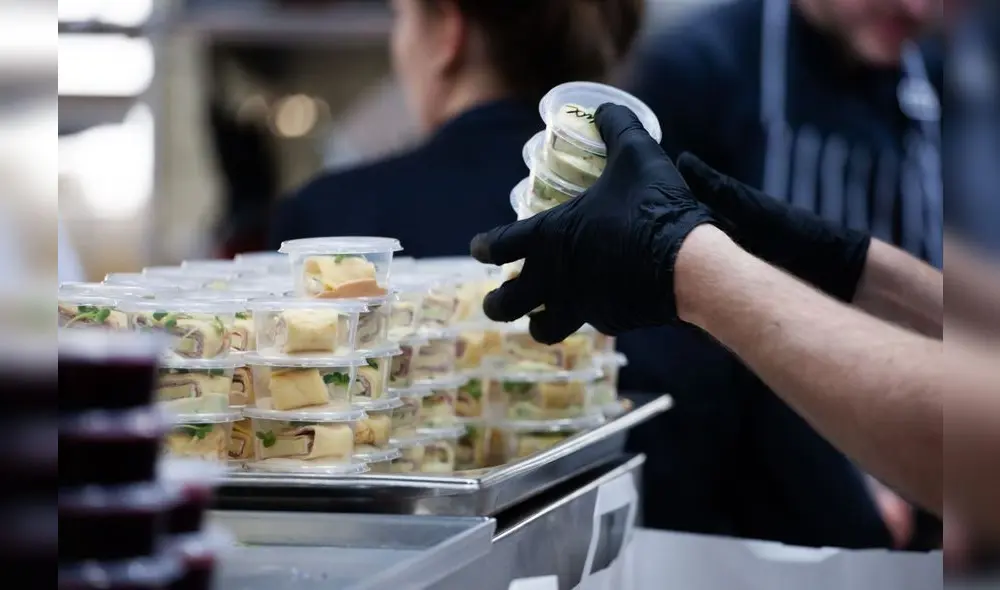 La venta de platos bandera por delivery es una opción de negocio para julio. Foto: Andina La venta de platos bandera por delivery es una opción de negocio para julio. Foto: Andina