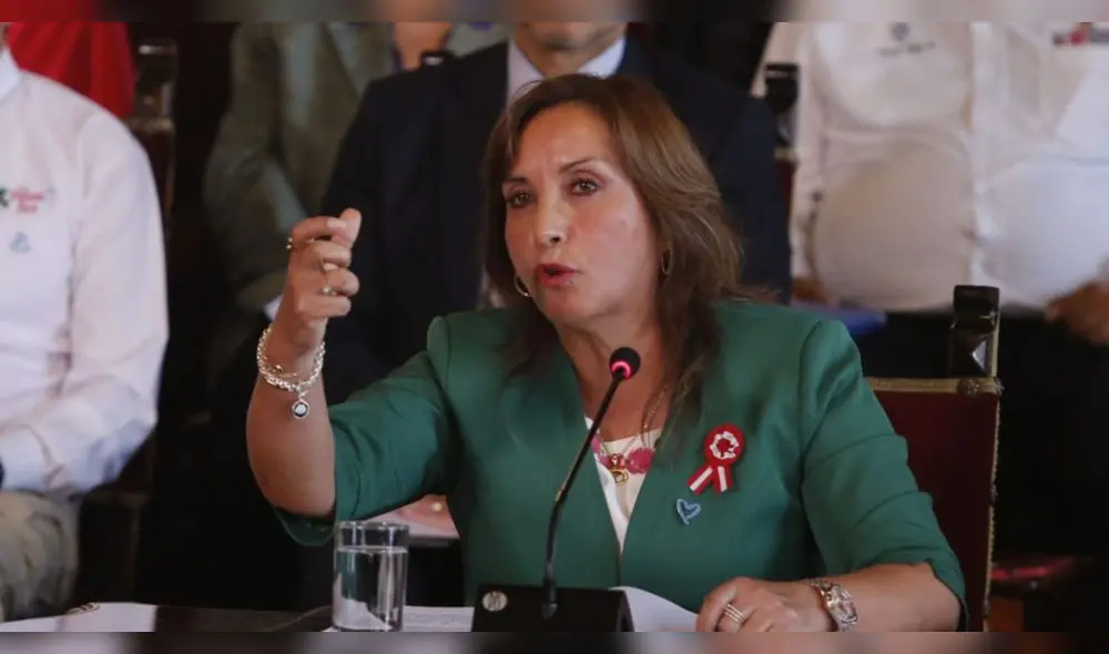 Dina Boluarte realizó sus descargos en conferencia de prensa frente a acusación de plagio en libro de su coautoría. Foto: La República Dina Boluarte realizó sus descargos en conferencia de prensa frente a acusación de plagio en libro de su coautoría. Foto: La República