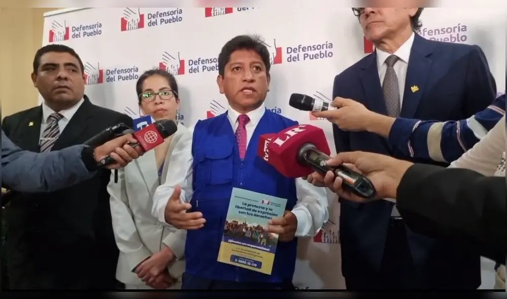 Josué Gutiérrez, defensor del Pueblo, mencionó que no permitirán que se impida pase de ambulancias. Foto y video: Jessica Merino/La República Josué Gutiérrez, defensor del Pueblo, mencionó que no permitirán que se impida pase de ambulancias. Foto y video: Jessica Merino/La República