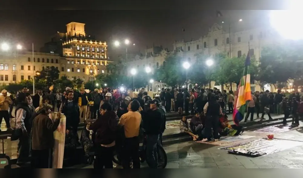 Manifestantes en la plaza San Martín. Foto: Carlos Villacorta/La República Manifestantes en la plaza San Martín. Foto: Carlos Villacorta/La República