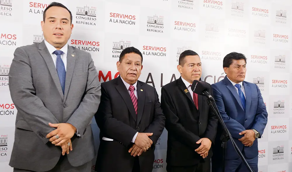 Somos Perú. Esta bancada solo tienen cinco congresistas en sus filas, pero en una pugna reñida de votos pueden marcar un punto de quiebre. Foto: Félix Contreras/La República