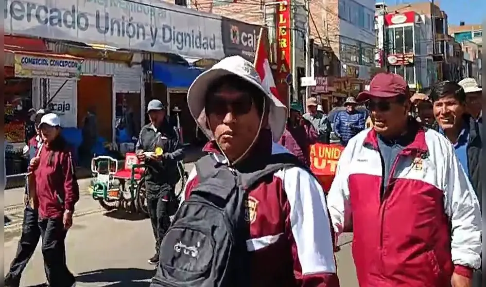 Los ciudadanos del Puno marchan y acatan huelga indefinida. Foto y video: Liubomir Fernández/La República