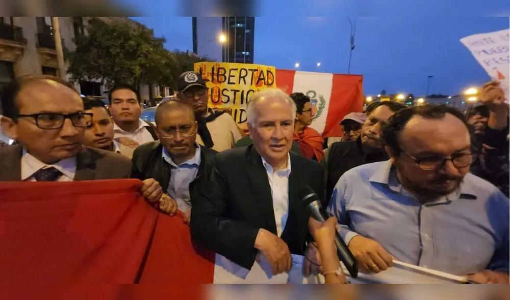 Rector de la UNI llegó a la marcha en horas de la tarde. Foto: Jessica Merino / URPI-LR
